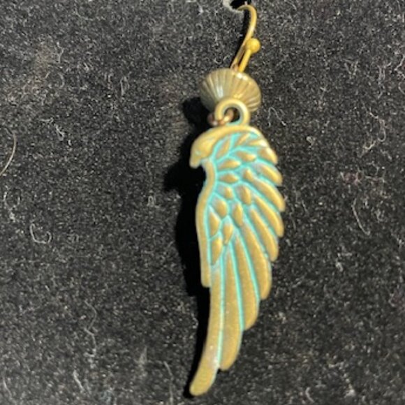 Weathered looking feather earrings. - Picture 2 of 2